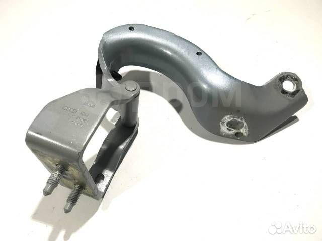 Петля багажника правая Audi A6 C6 Avant