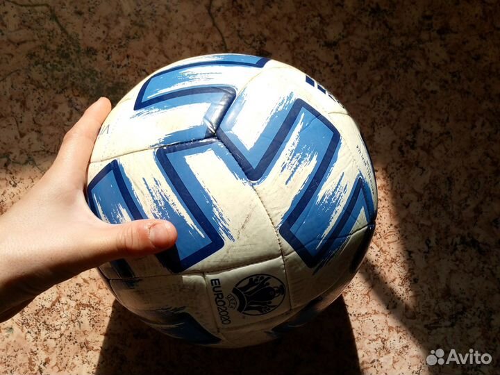 Футбольный мяч adidas Euro