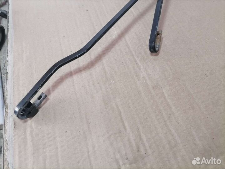 Поводок дворника Peugeot 206