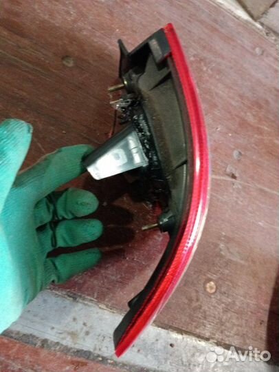 Стоп-сигнал левый Nissan Bluebird Sylphy TG10