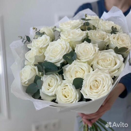 Красивый букет пионовидных роз