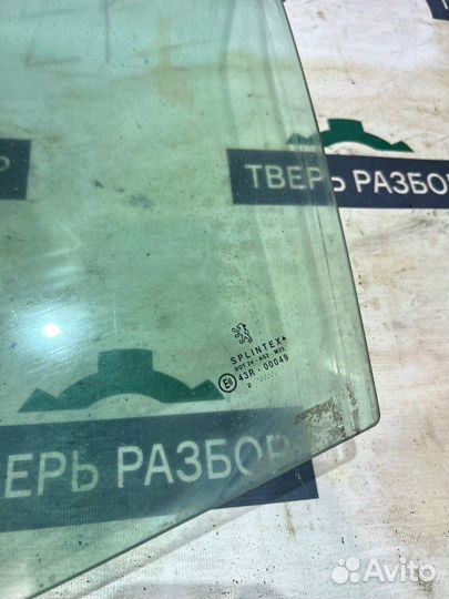 Стекло переднее левое Peugeot 406 2.0 1995-2004