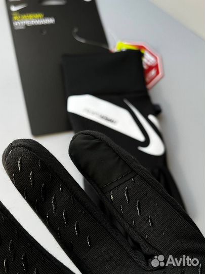 Перчатки Nike HyperWarm
