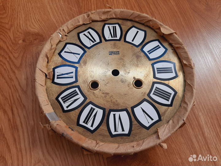 Циферблаты на настенные часы, в сборе