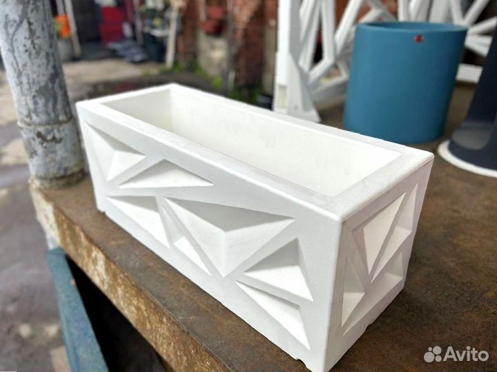 Кашпо для цветов из пластика