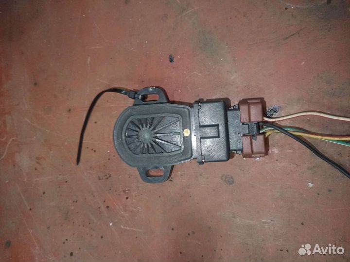 Датчик положения дроссельной заслонки Mitsubishi