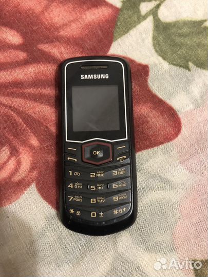 Телефон Samsung ретро