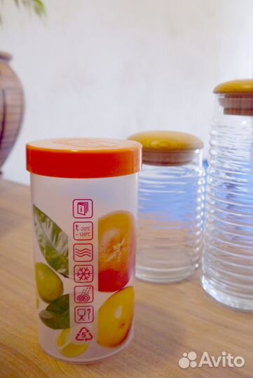 Кувшин из цветного стекла, банки б/у. Чайник новый