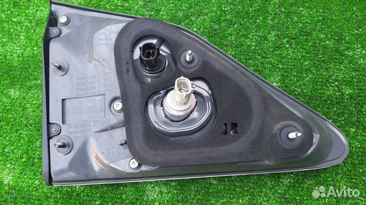 Фонарь в крышку багажника Lexus RX 2012-2015