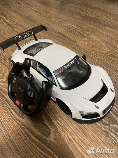 Машина на радиоуправлении Audi R8