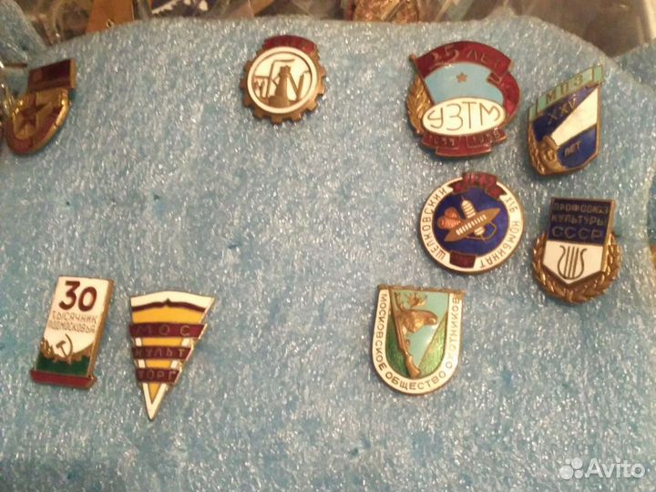 Марки, значки, трубки, бинокли, блюрей