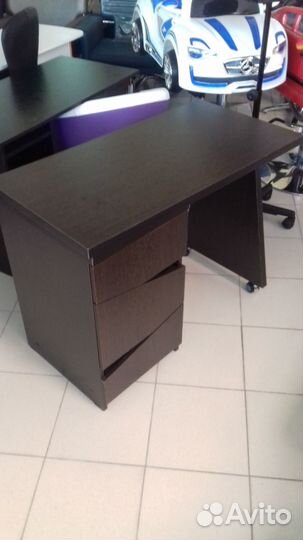 Стол маникюрный 