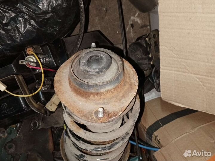 Передние стойки Деу Нексия 2008г