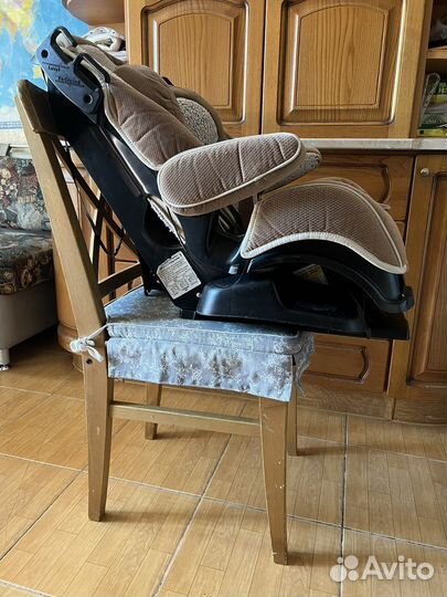 Автомобильное кресло