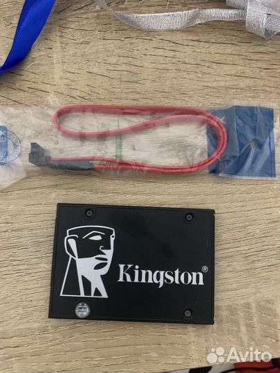 SSD диск накопитель Kingston KC600 512 GB