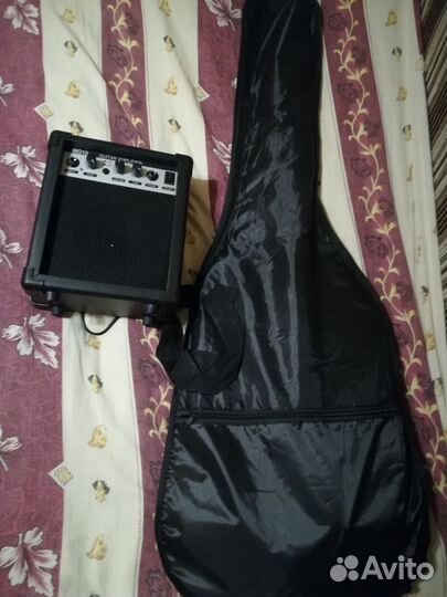 Электро гитара. Чёрно-белая