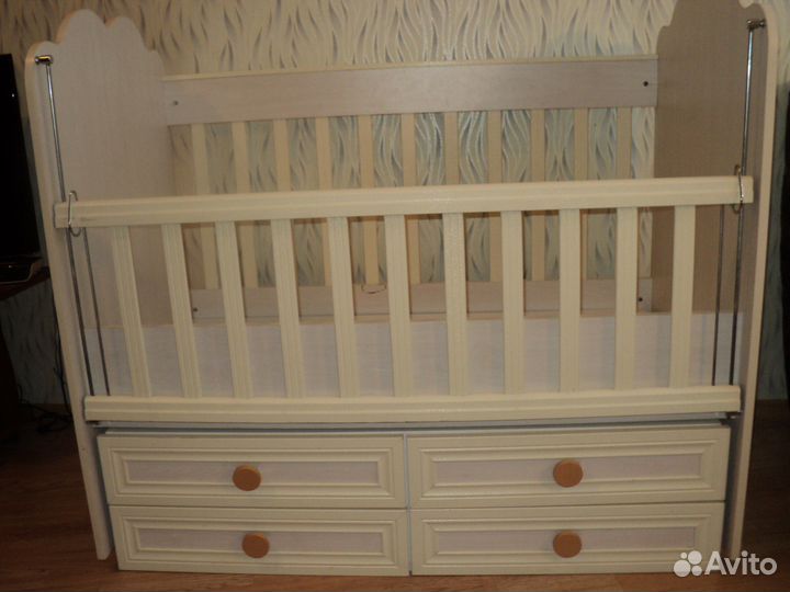 Детская кроватка маятник