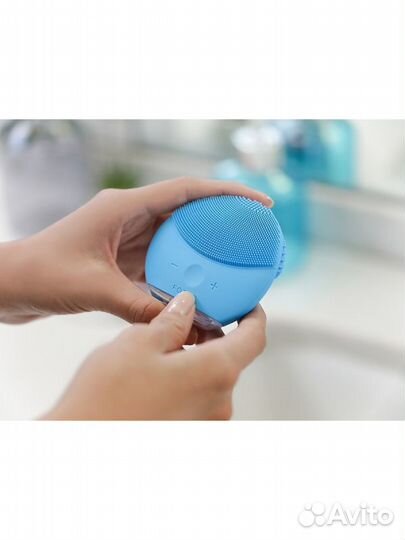 Косметическая щетка массажер для лица