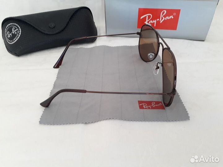 Солнцезащитные очки Aviator