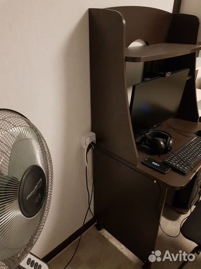 Стол компьютерный