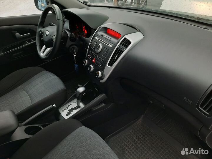 Kia Ceed 1.6 AT, 2011, 93 100 км