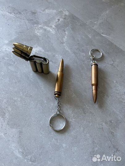 Зажигалка и брелок