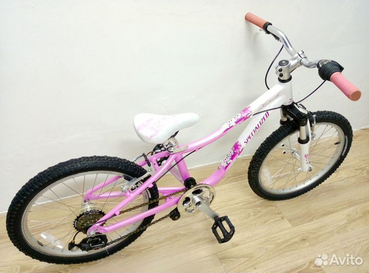 Велосипед для девочки Specialized Hotrock 20