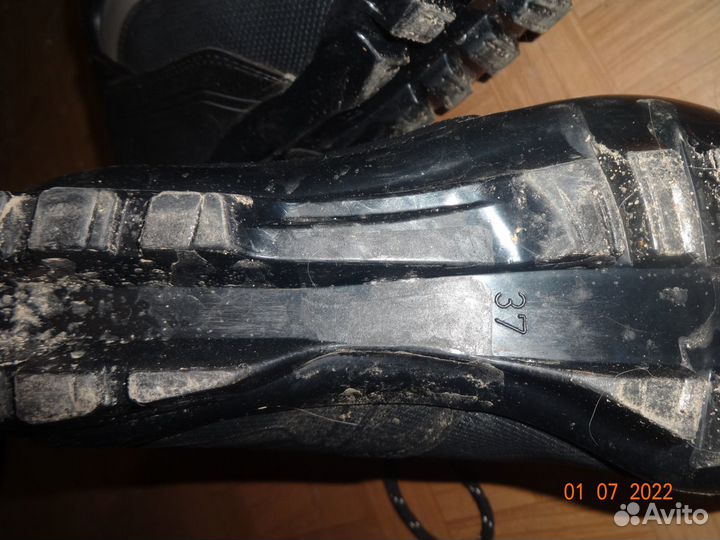Продам ботинки лыжные 