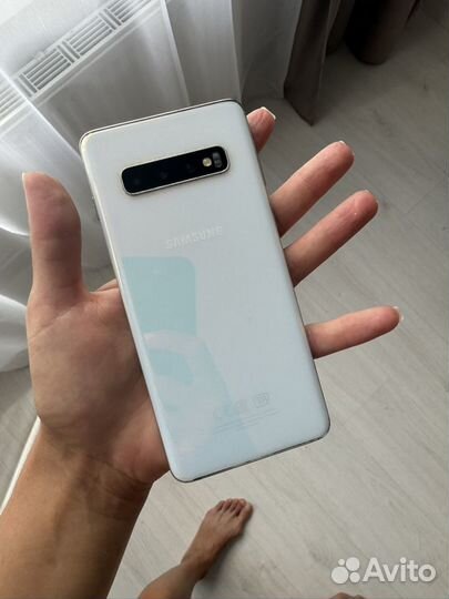 Samsung Galaxy S10, 8/128 ГБ