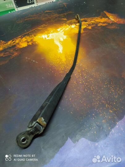 Поводок стеклоочистителя правый Renault Kangoo 1