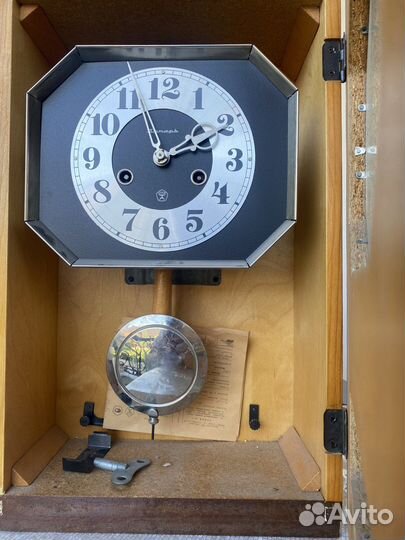 Старинные настенные часы СССР