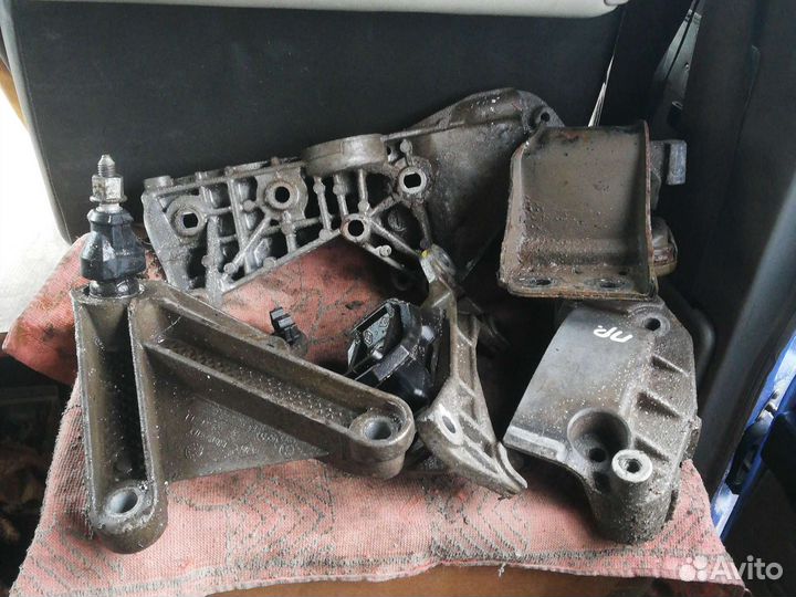 Опора подушка кронштейн Рено Меган 2