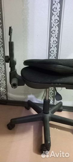 Стул на колесиках