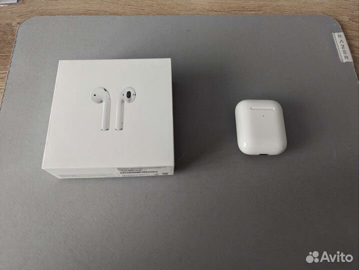 Наушники Apple AirPods 2 with charging case