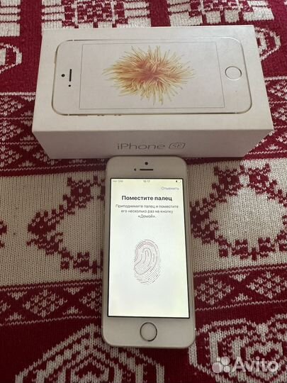 iPhone SE 32 Gold Отличный