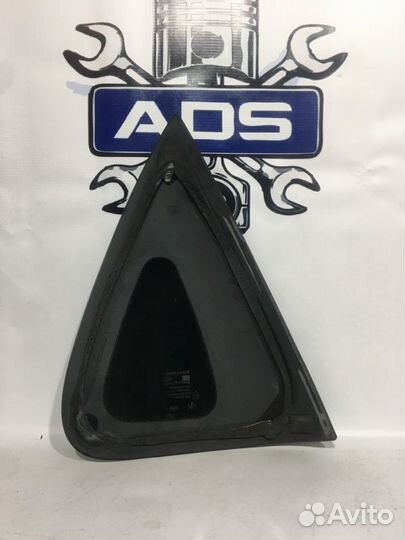 Стекло глухое заднее правое Ssangyong Rexton 1