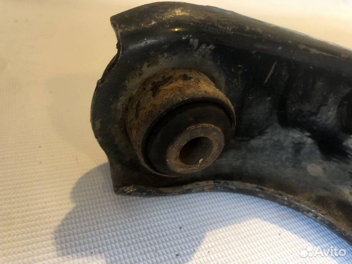 Рычаг подвески передний правый Nissan Almera