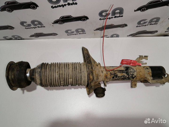 Амортизатор передний левый Volkswagen Golf 4 2001