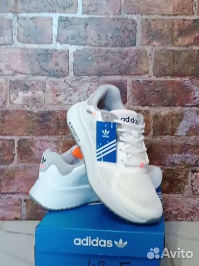 Adidas мужские кроссовки новые