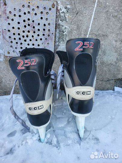 Хоккейные коньки ccm