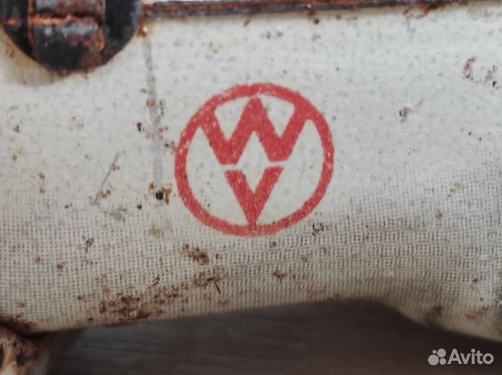 Антикварная игрушка кот с мячом