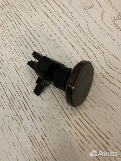 Держатель для телефона в машину магнитный