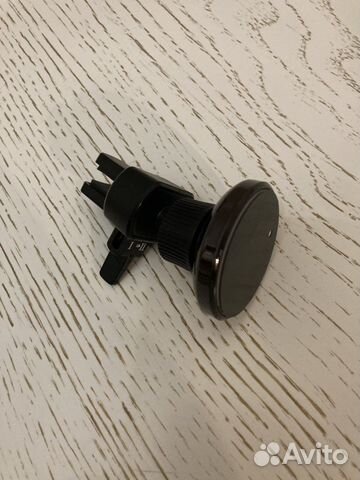 Держатель для телефона в машину магнитный