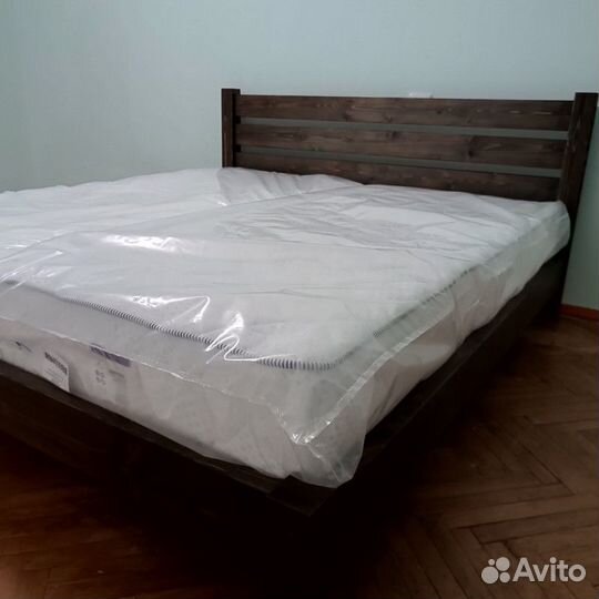 Кровать из массива выдерживает более 300 кг