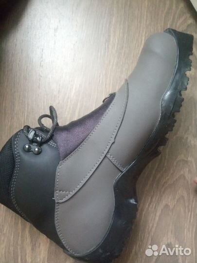 Лыжные ботинки Salomon размер EUR 44/USA 10/CM 28