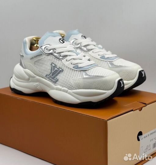 Кроссовки женские