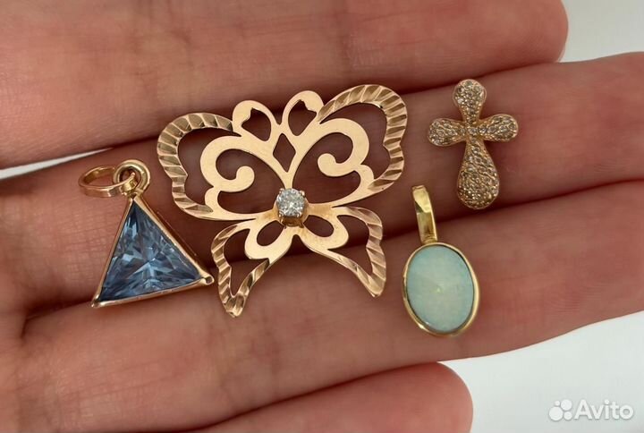 Золотой кулон