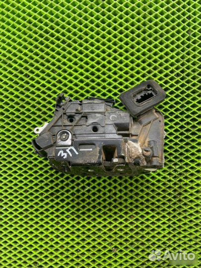 Замок двери задний правый Volkswagen Polo 5