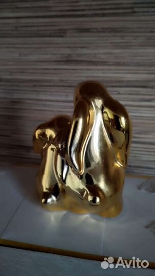 Зайчиха с зайчонком. Фигурка