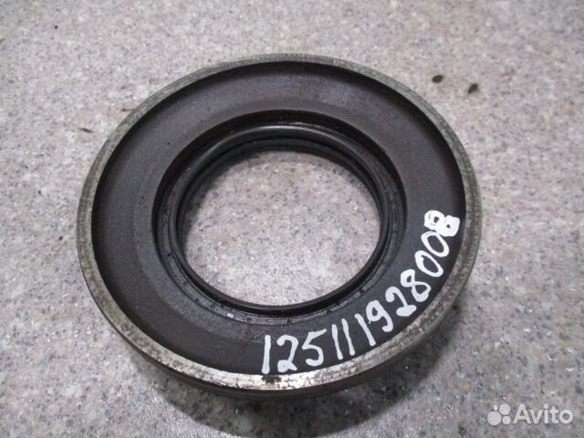 Крышка хвостовика редуктора Scania 1779939